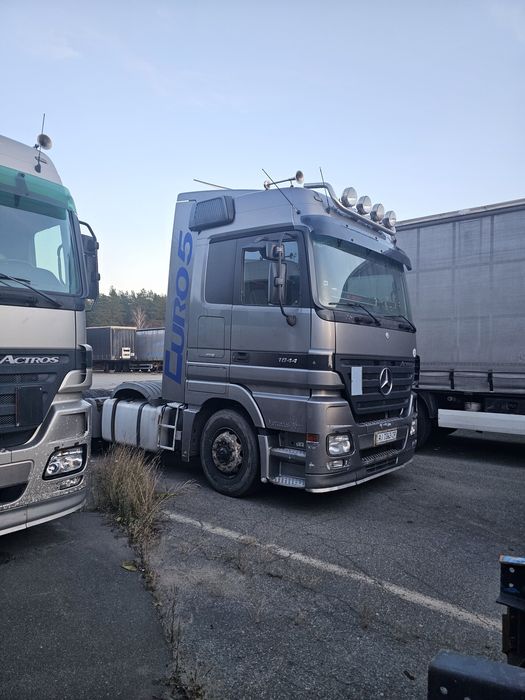 Тягач Мерседес Актрос