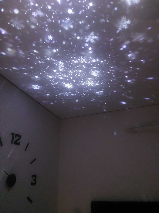 Проектор сніжинок, можна на подарунок-казкове свято вдома/на вулиці