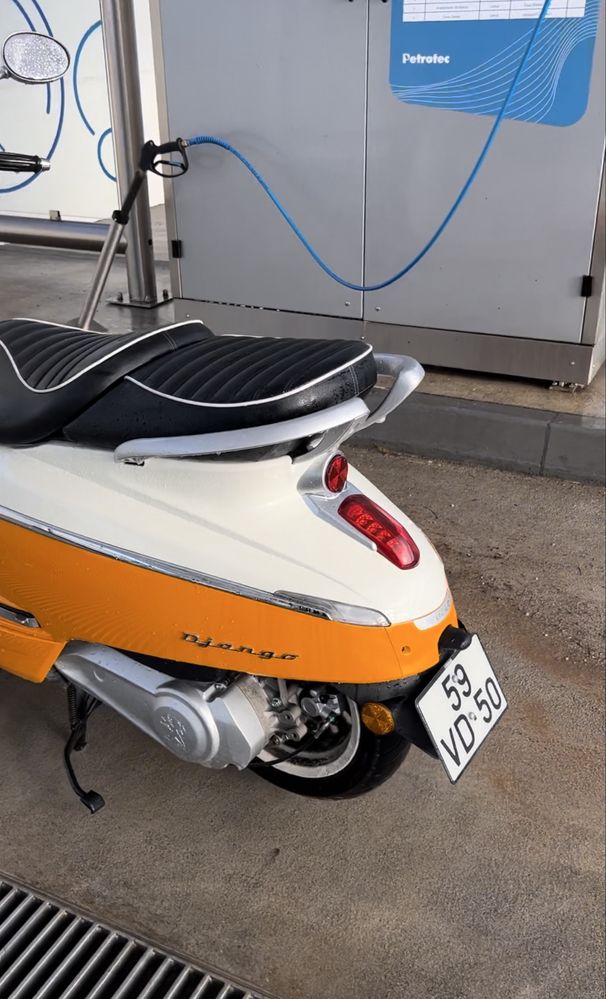 Scooter Peugeot Django