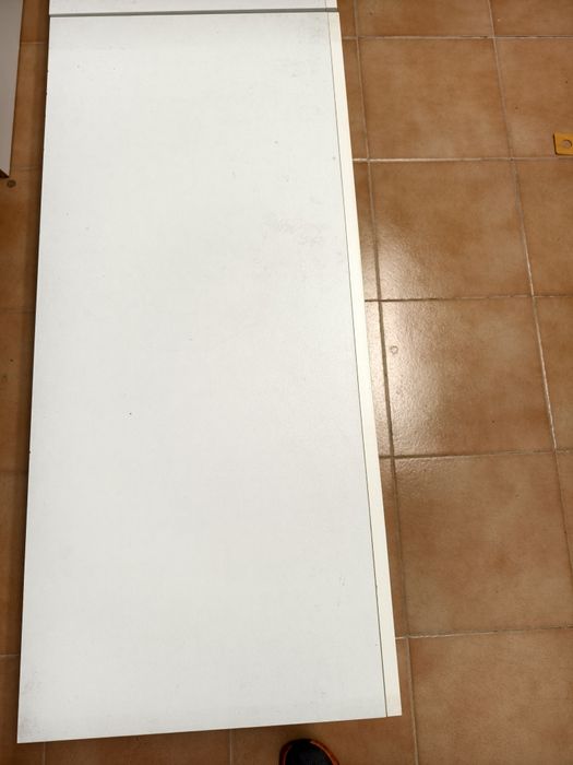 Móvel de TV a preto e branco