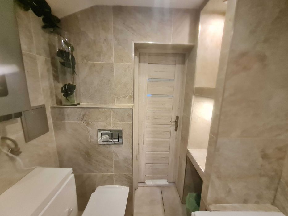 Przy Parku  3 pokojowe, 1 min tramwaj, sklepy -  3 osoby po renowacji