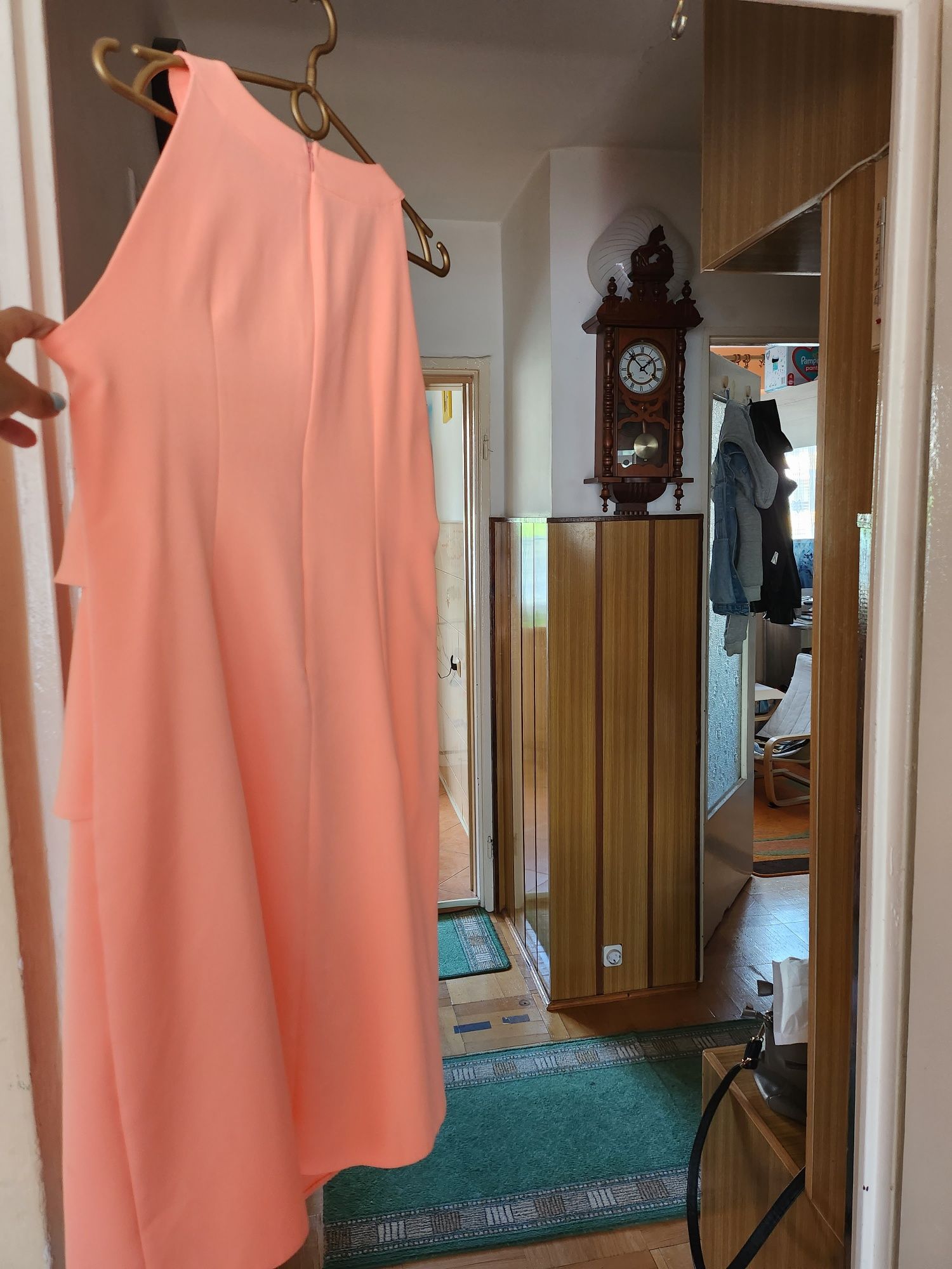 Sukienka brzoskwiniowa rozmiar 44