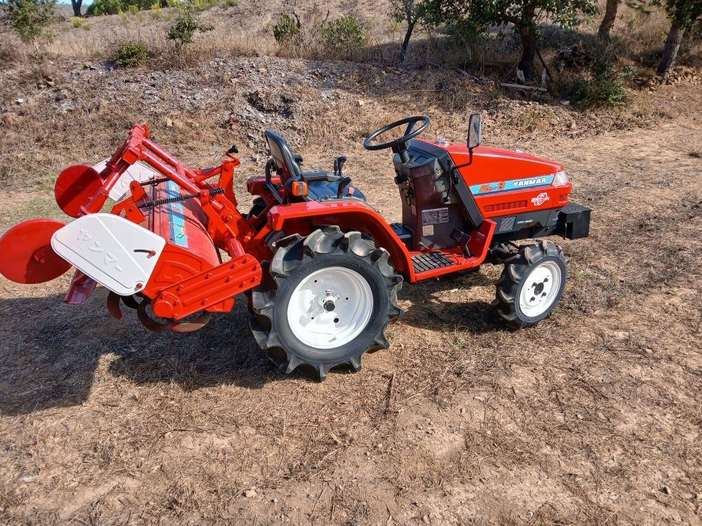 Mini trator yanmar