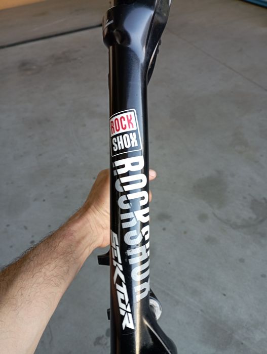 Rockshox sektor .