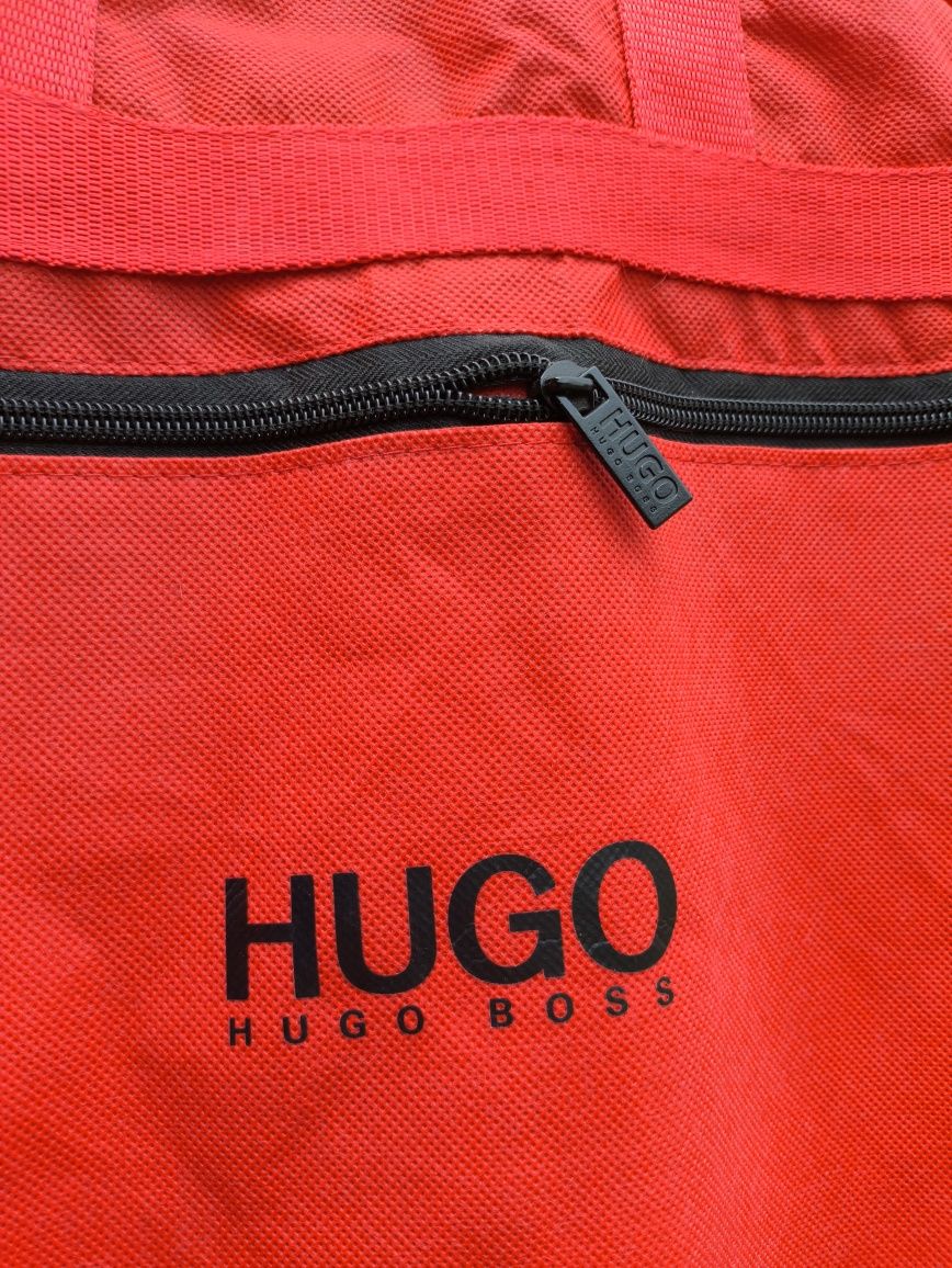 Hugo Boss pokrowiec na odzież/garnitur