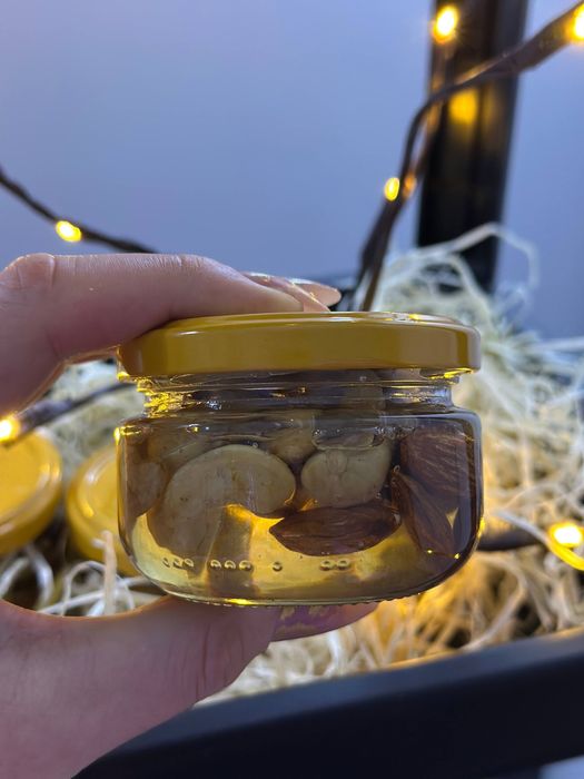 мед з горішками (арахіс, кешʼю, мигдаль, мікс)