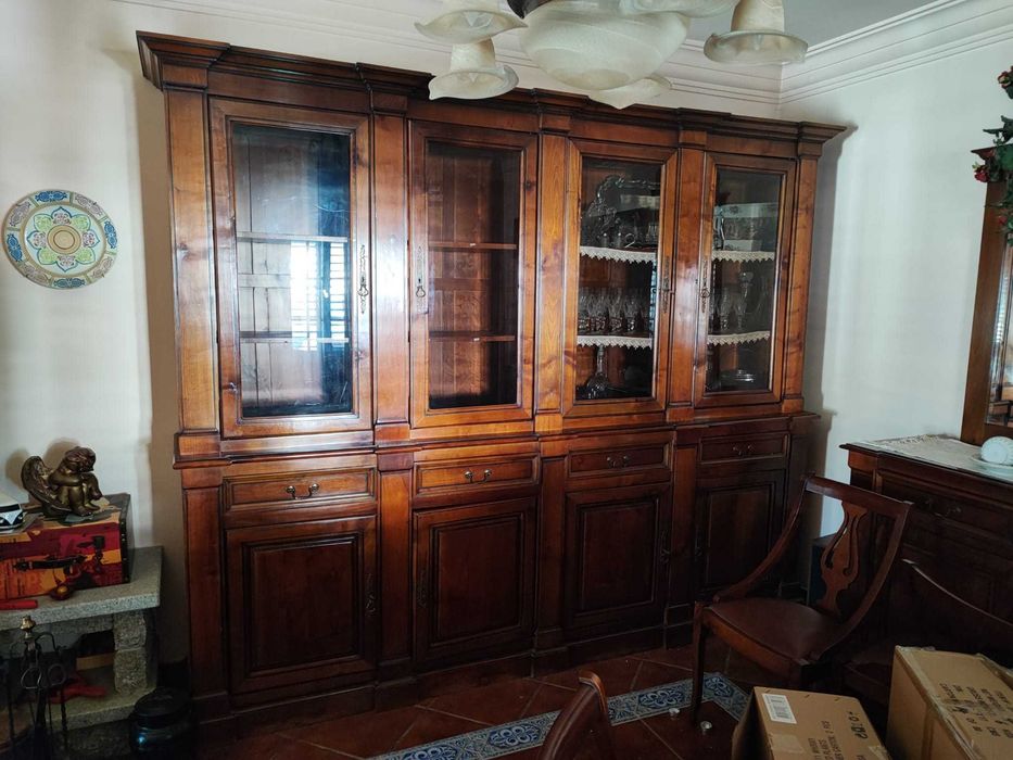 Móvel em Cerejeira, como novo