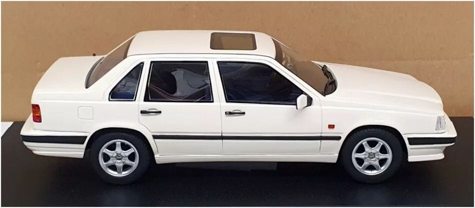 Cult scale 1:18 volvo 850 GLT ano 1991-94