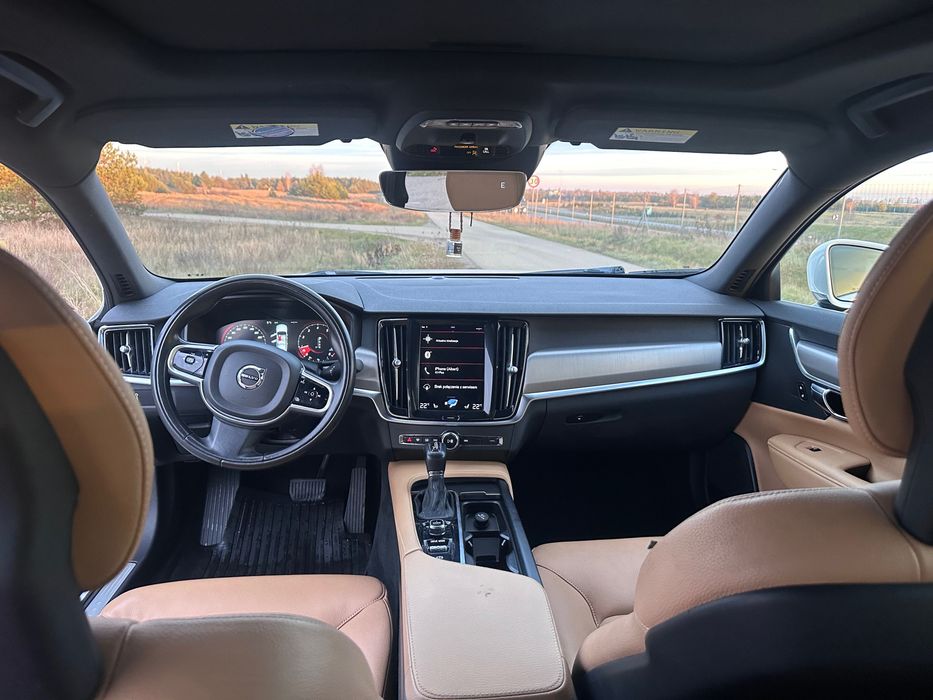 Volvo s90 Momentum T6 AWD 320 km