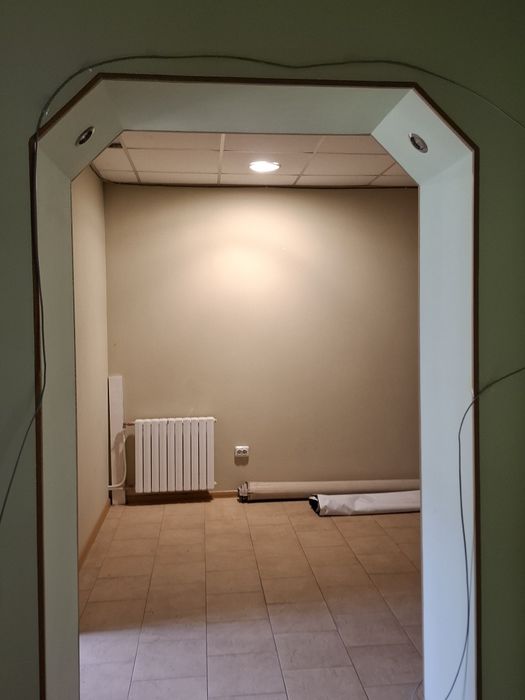 Продам приміщення на 5 Зарічному, Бродвей