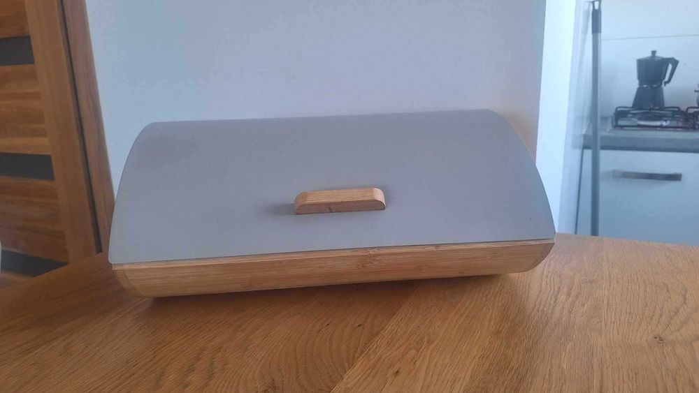 nowoczesny chlebak owalny drewniany Linia COSMIC