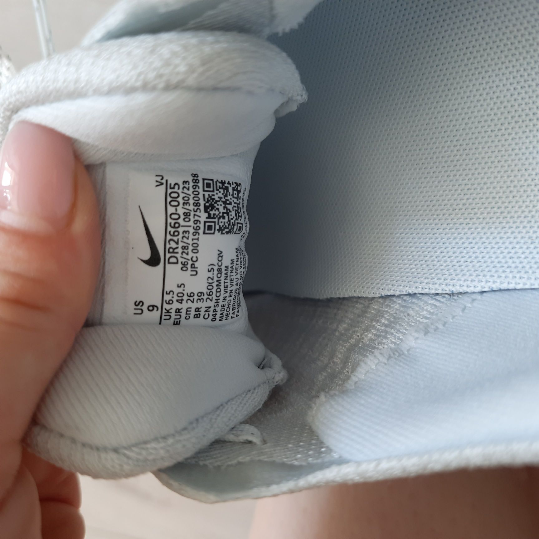 Оригінальні чоловічі кросівки  NIKE ZOOMX INVINCIBLE 3 GREY DR2660-005