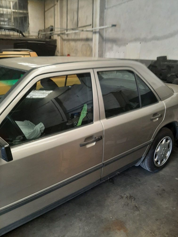 Mercedes 200D do ano de 1988