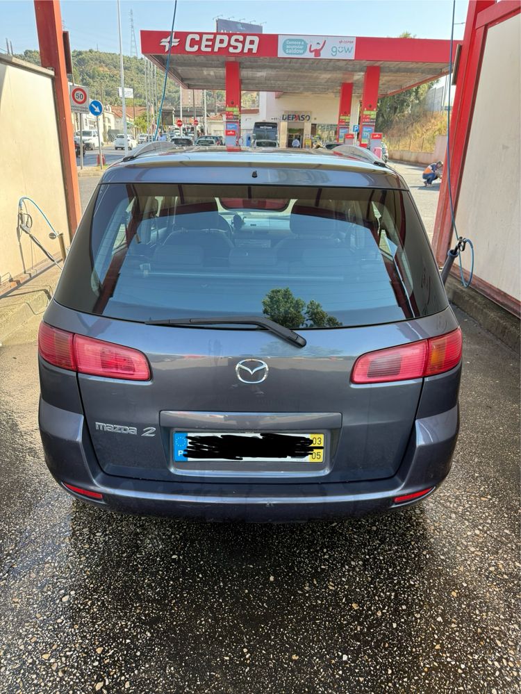 Carro Mazda 2
