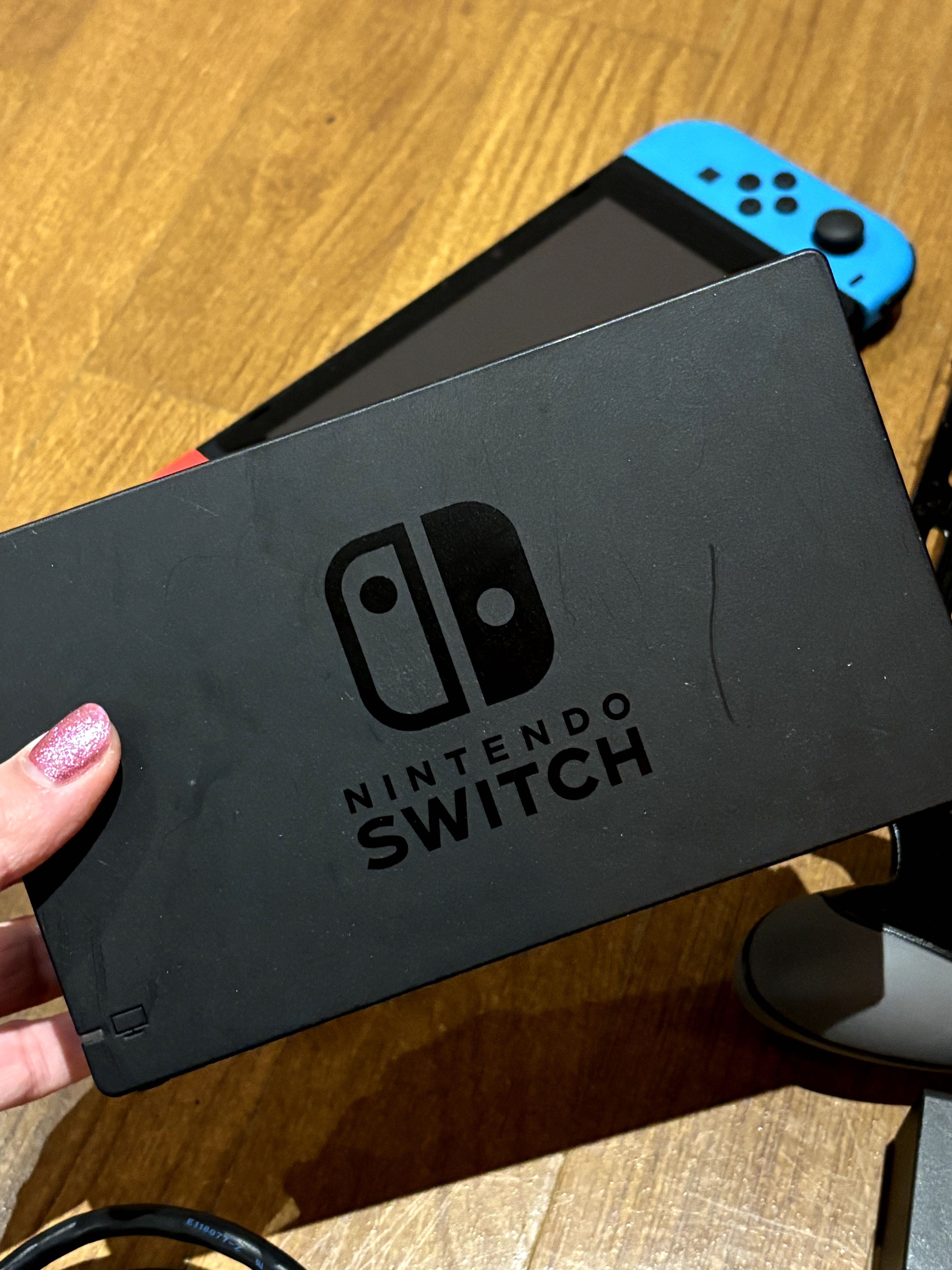 Nintendo Switch + GripStand + JoyCon