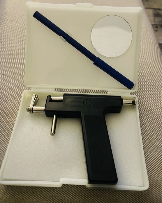 Pistolet kosmetyczny  do przkluwania  uszu