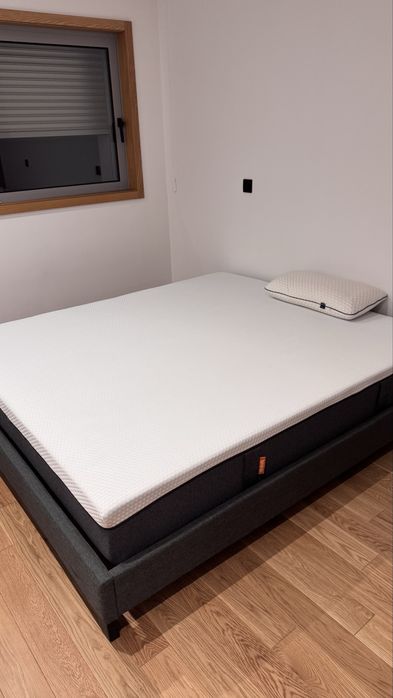 Colchão emma 180cm + Cama + Mesinhas + Almofada