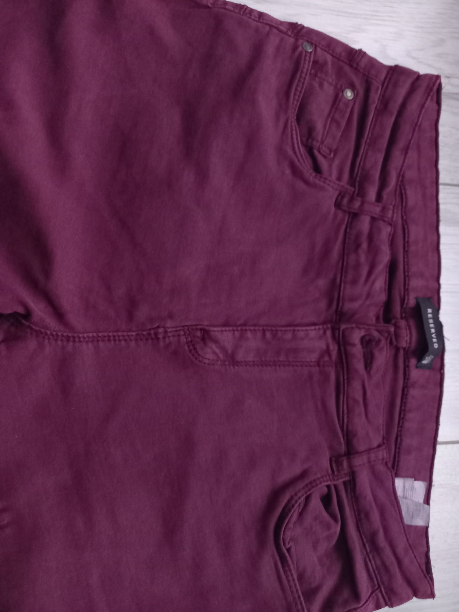 Spodnie jeans Reserved