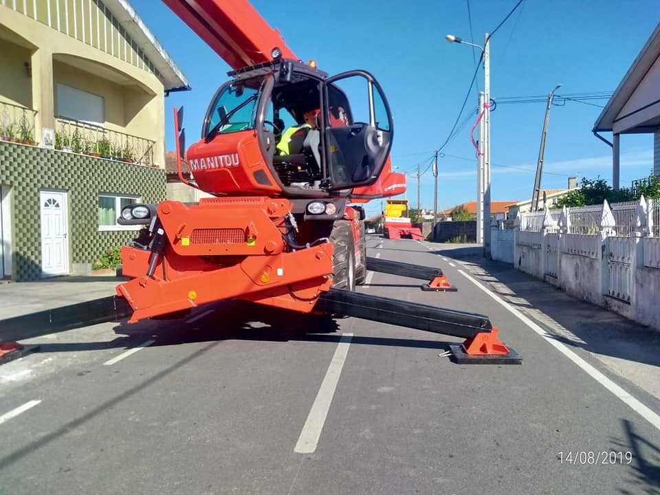 Serviço Com Operador de Empilhador Telescópico Rotativo MANITOU 25m!