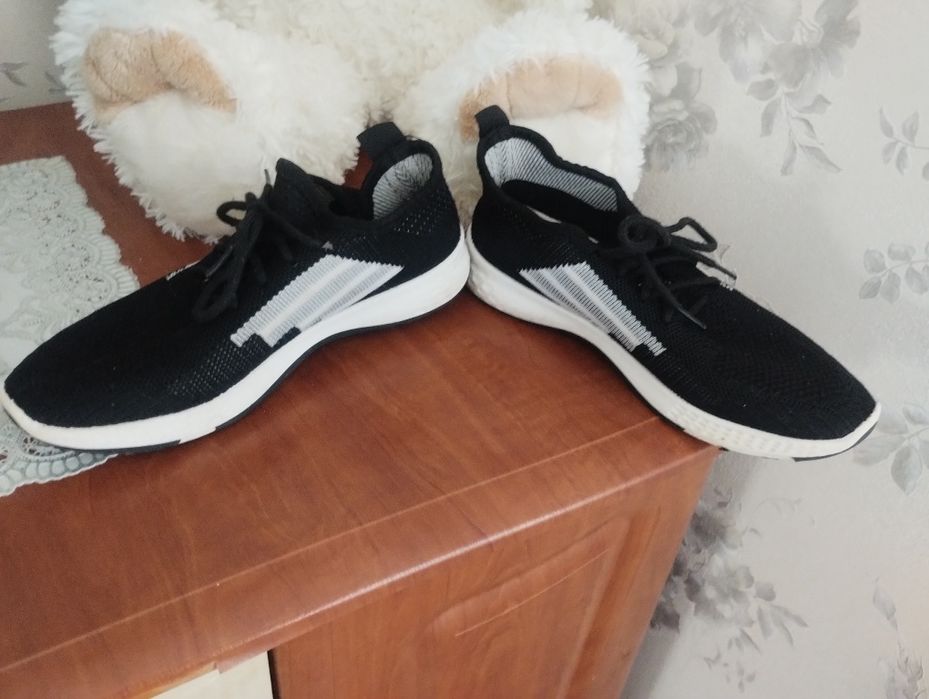 Віддам 3 пари красовок на 36-37 розмір