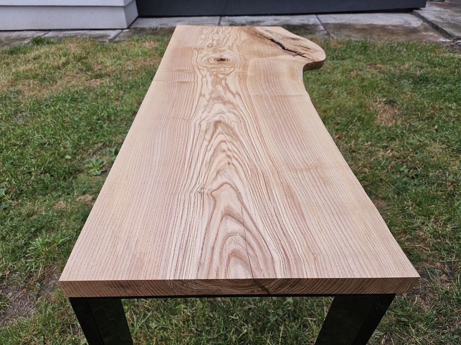 Biurko loftowe z litego drewna z żywicą