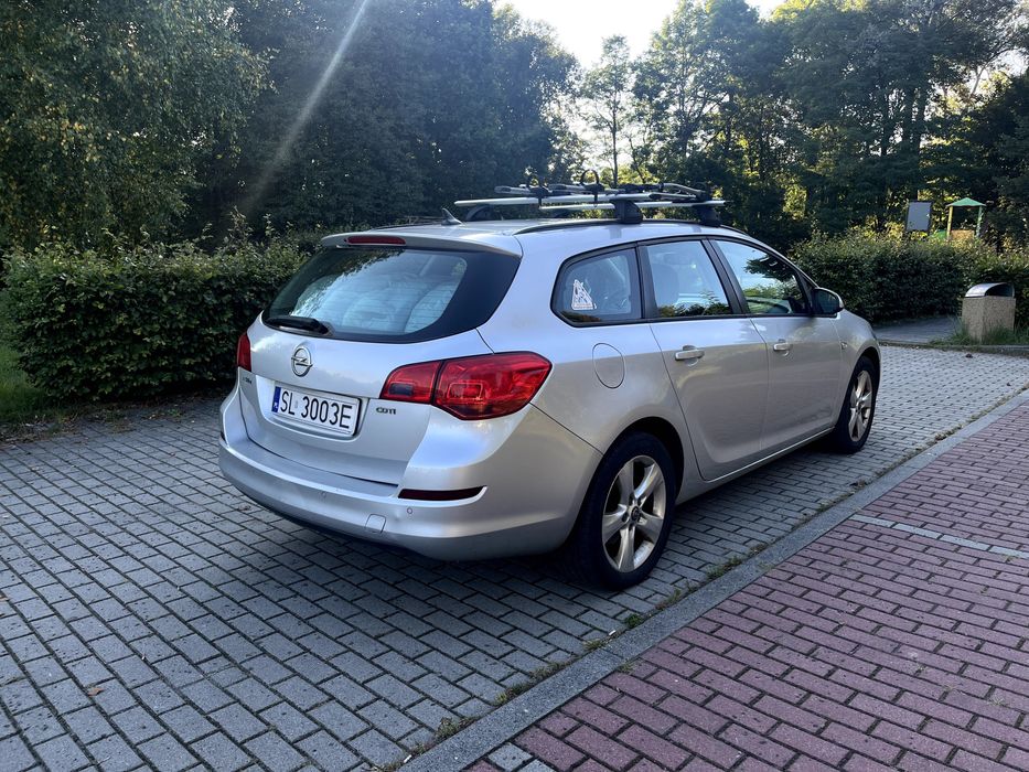 OPEL ASTRA J 2010 rok