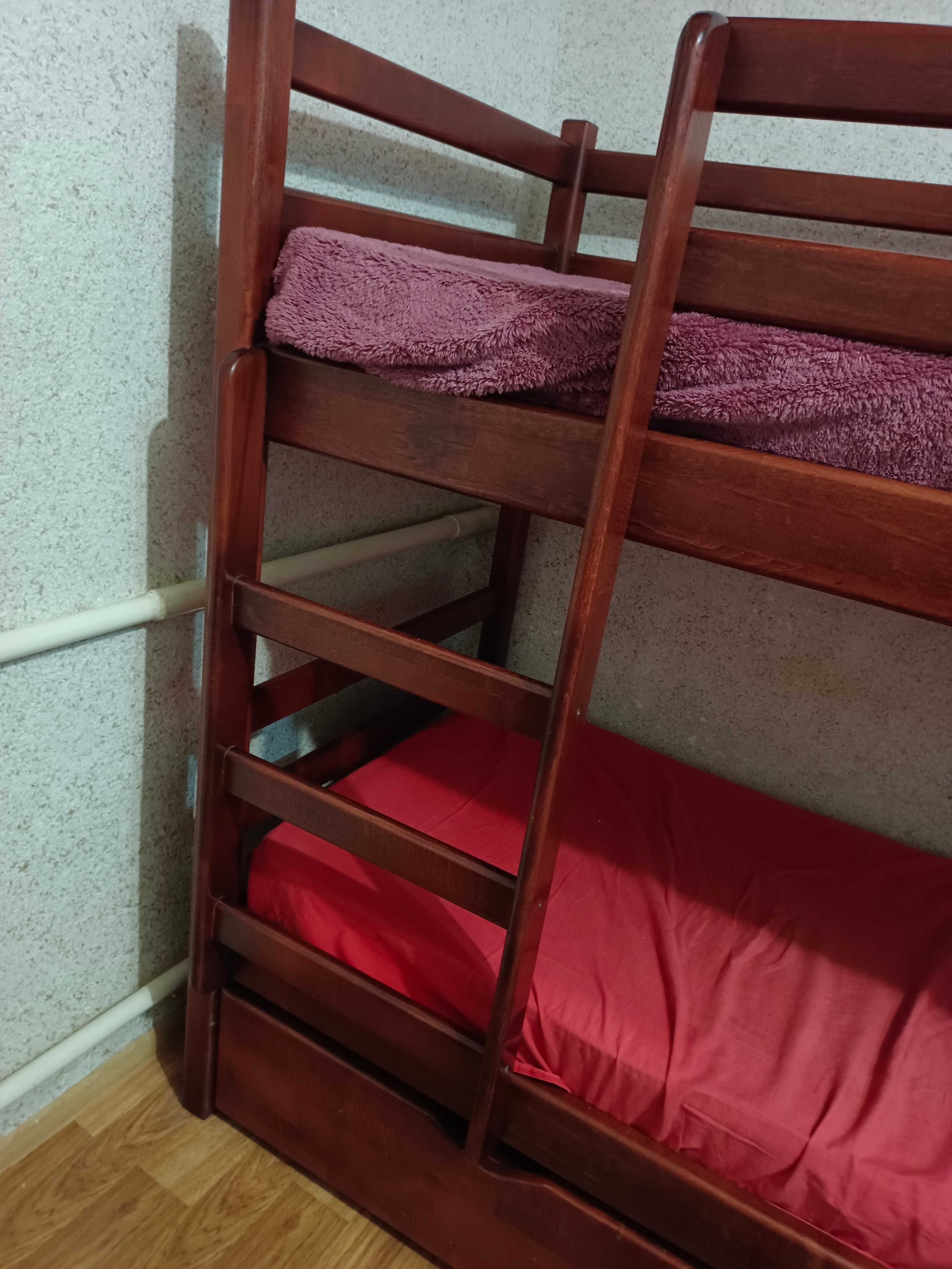 Продам 2-х ярусне ліжко з дерева