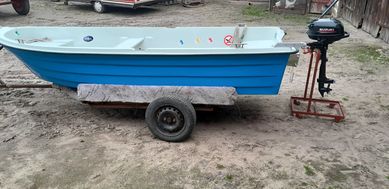 Łódka wędkarska z silnikiem