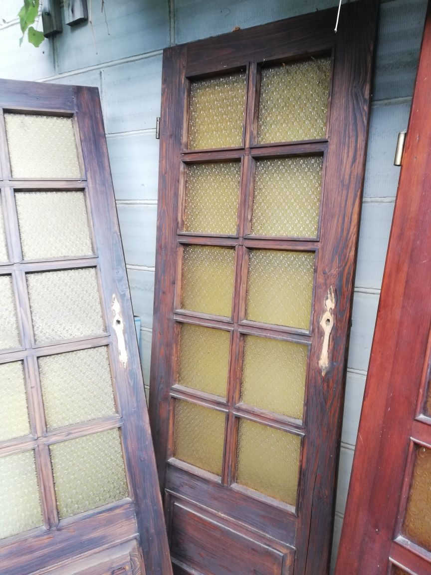 Drzwi drewniane z szybami 70