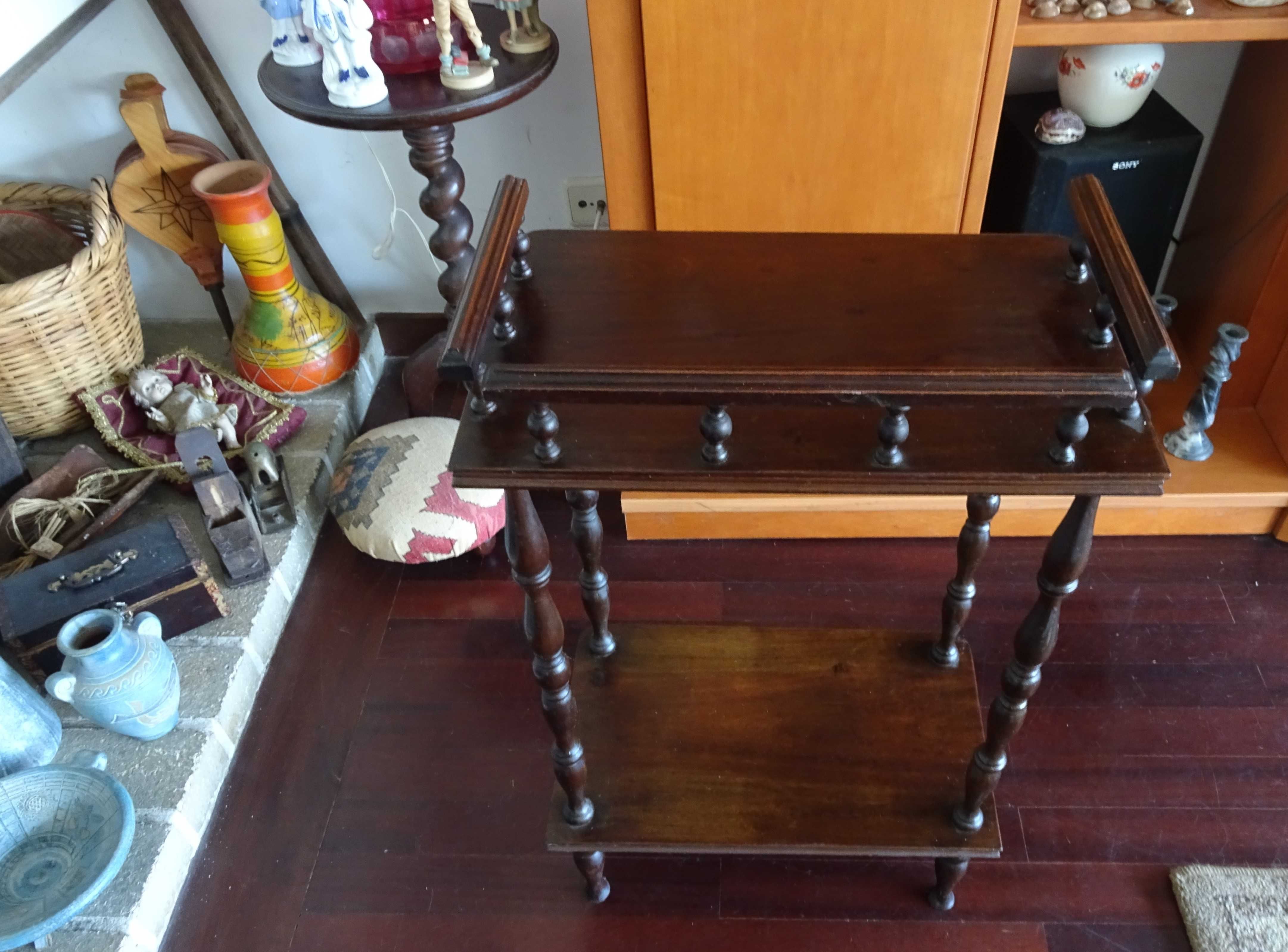 Mesinha de Apoio Para Sala ou Hall (Com mais de 50 Anos)