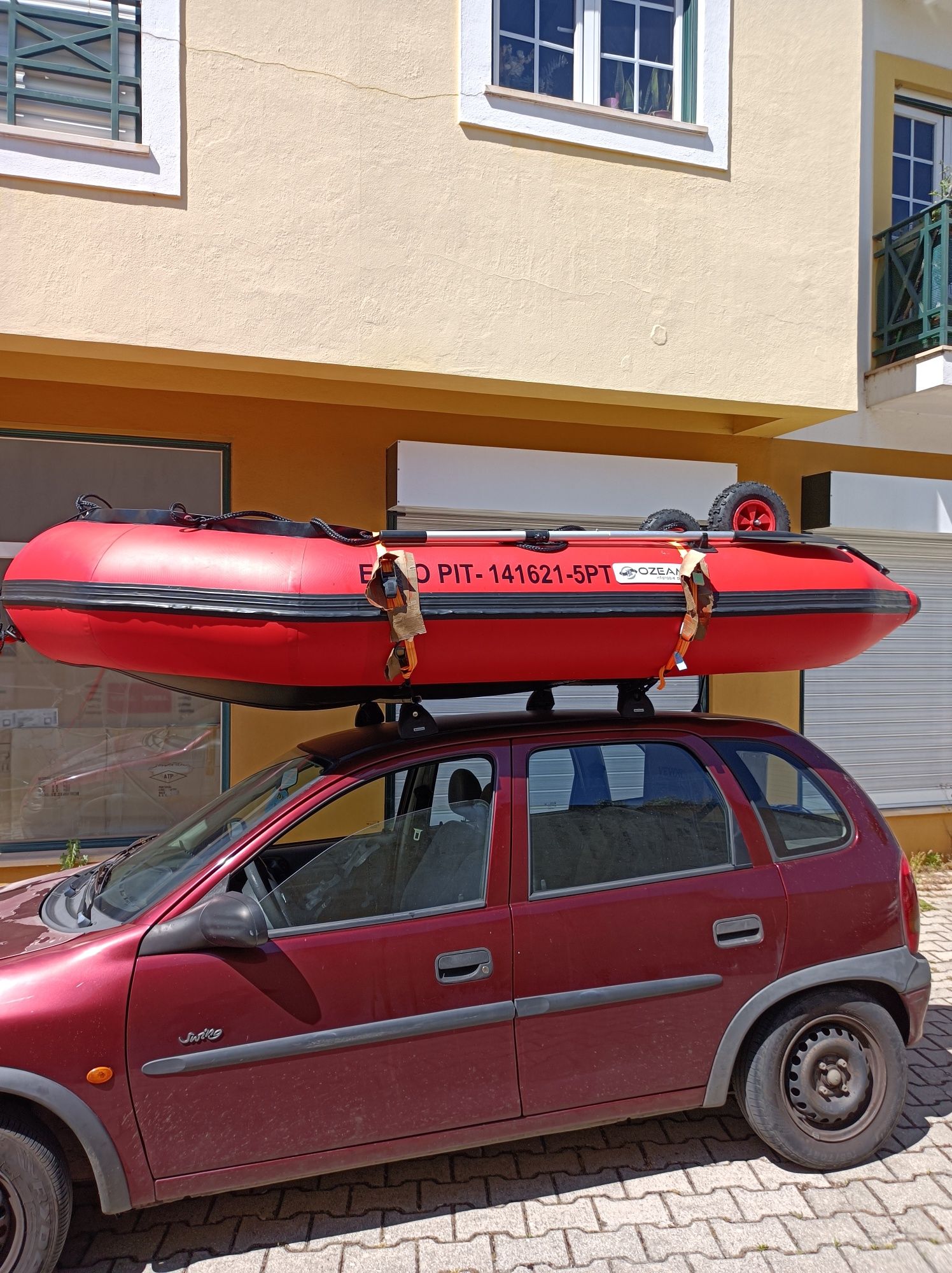 Barco semi-rigido
