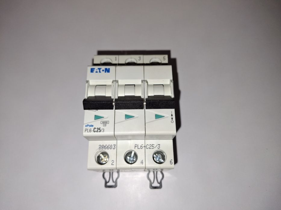 Автоматичний вимикач