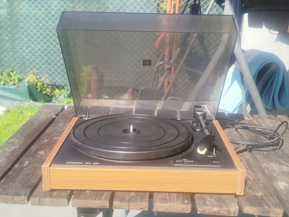 Stare radio i gramofon.
