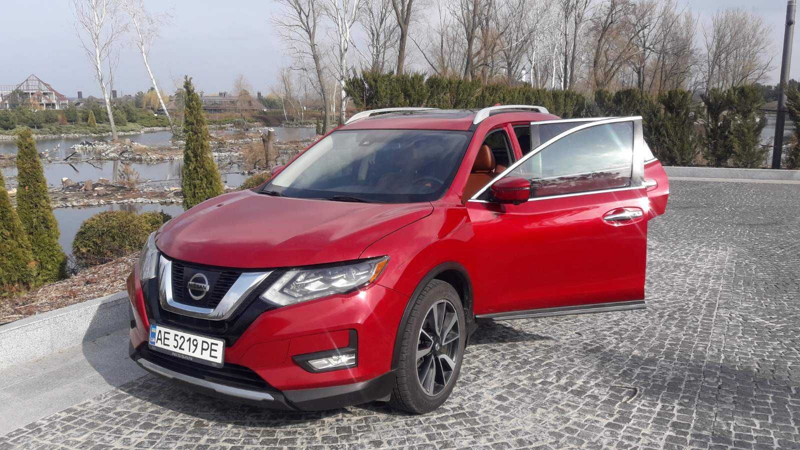 продам Nissan Rogue красного цвета