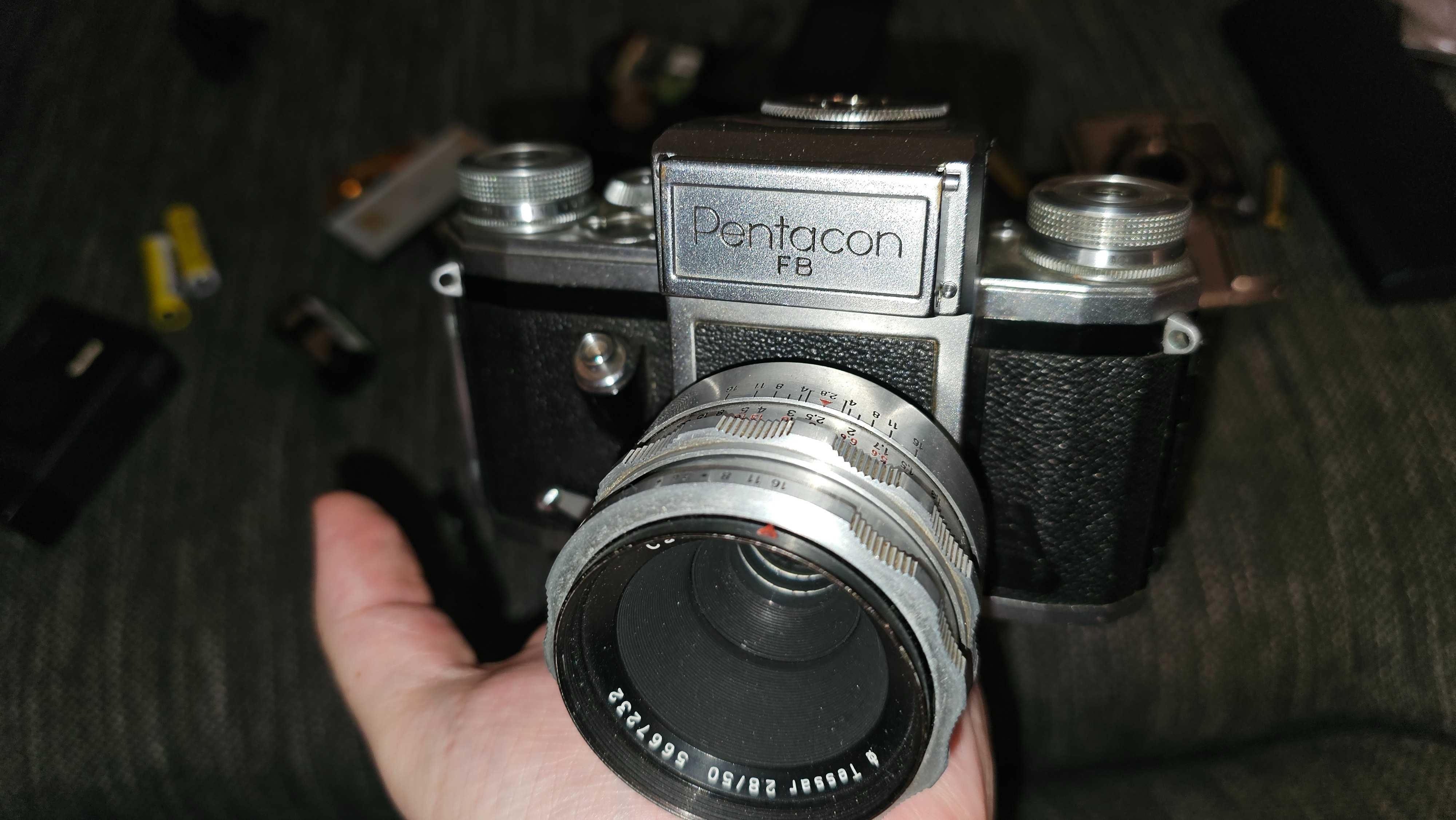 Pentacon FB z obiektywem Carl Zeiss Jena Tessar 2.8/50