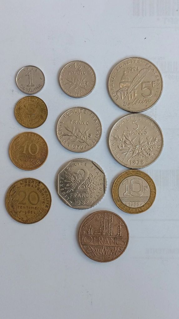11 Moedas de francos franceses, diversas.