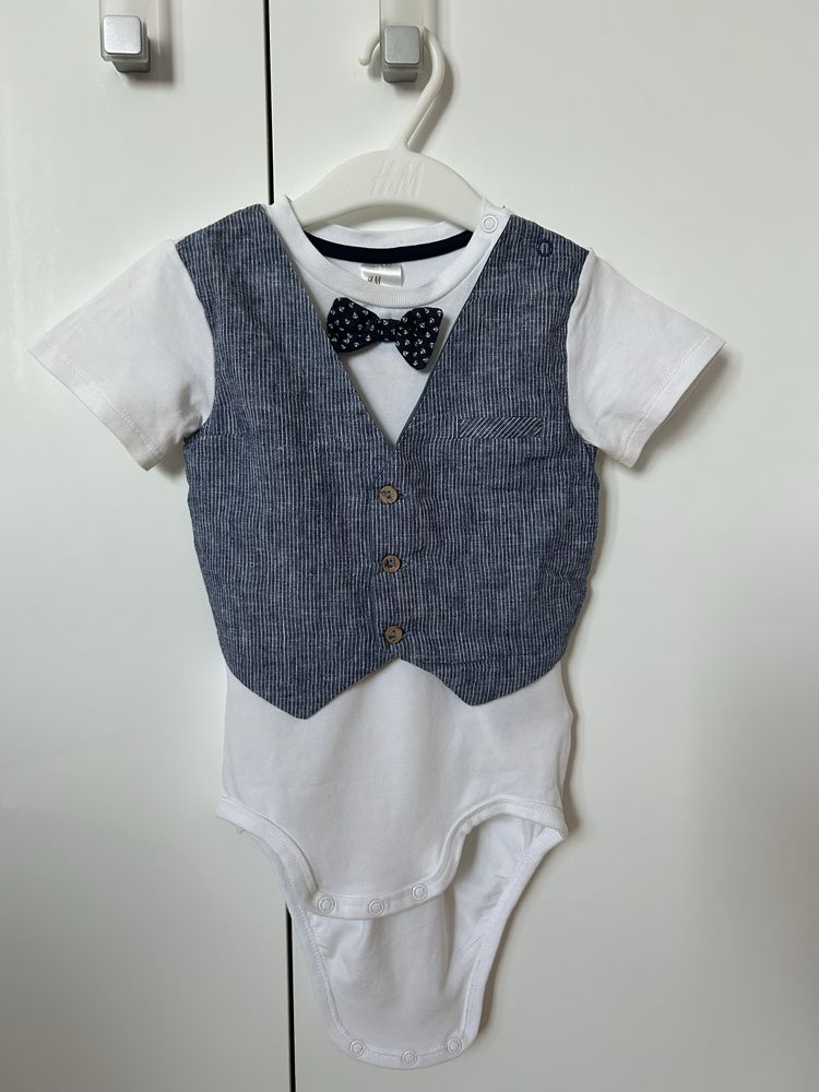 Eleganckie body z kamizelką i muszką r. 98