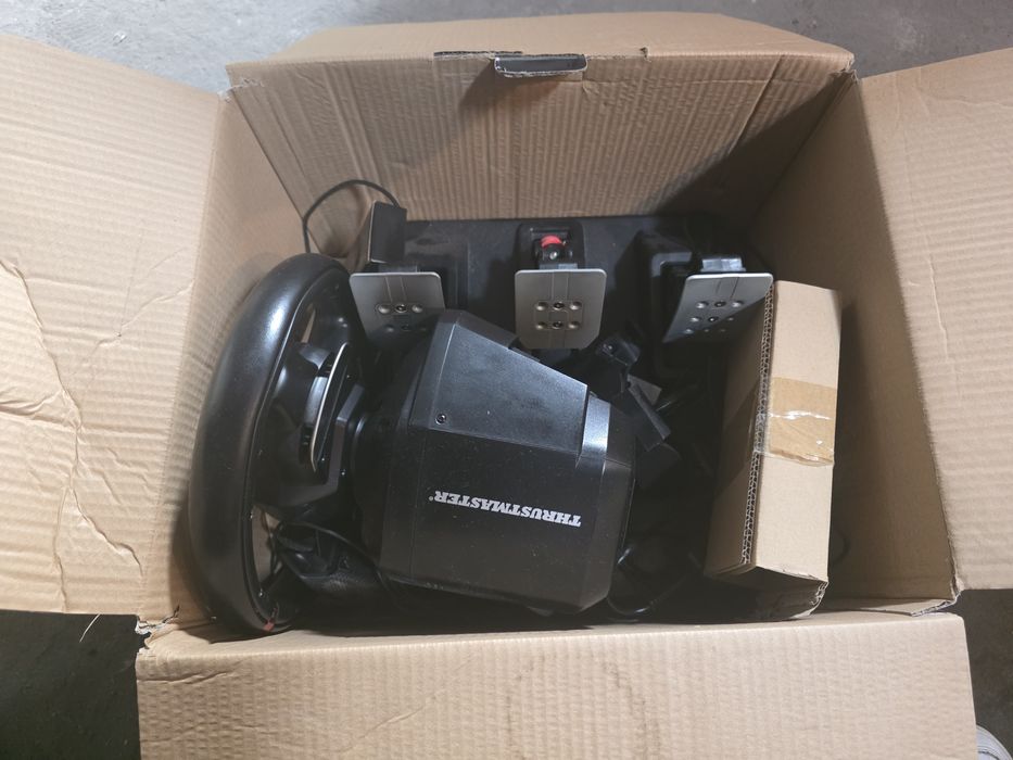 Sprzedam kierownicę Thrustmaster T248 wraz z pedałami T3PM