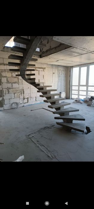 Монолітні сходи на замовлення