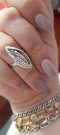 Srebrny pierścionek z oczkiem