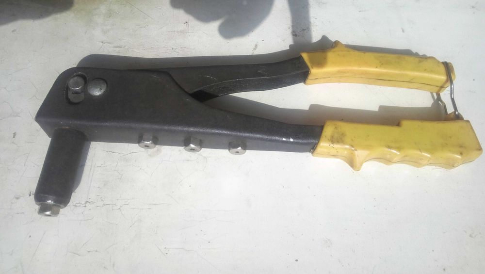 Заклёпочник ручной