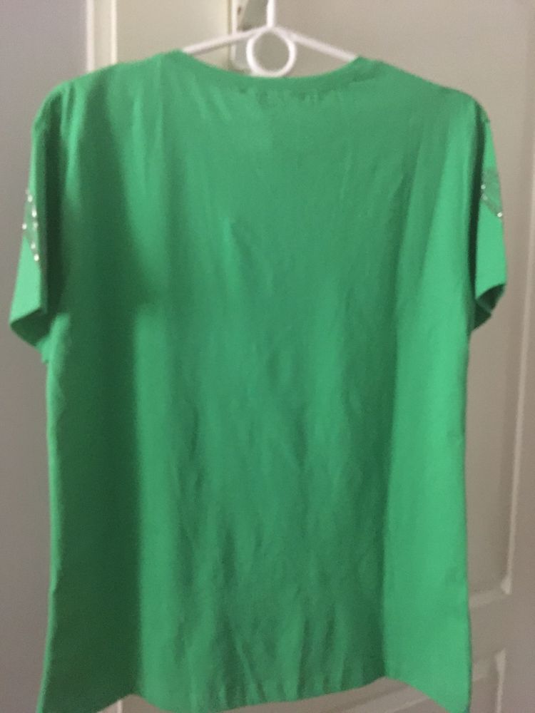Bluzka w kolorze zielonym z agrafkami, mint.
