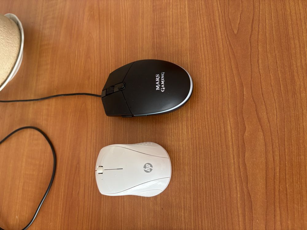 Vendo conjunto de computador com monitor, rato e secretaria
