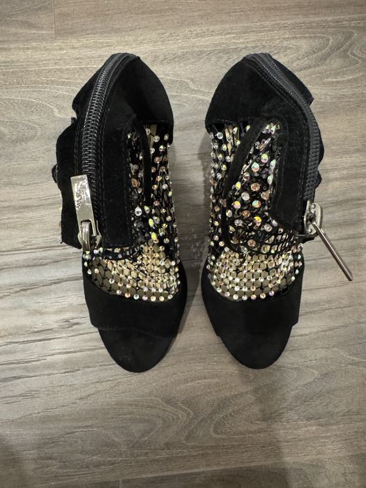 Босоніжки . Дуже красиві