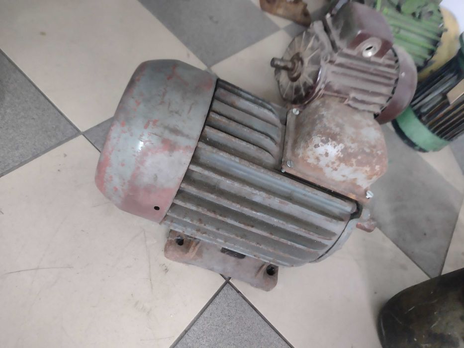 Sprzedam silnik elektryczny 1,1 kw 940 obr