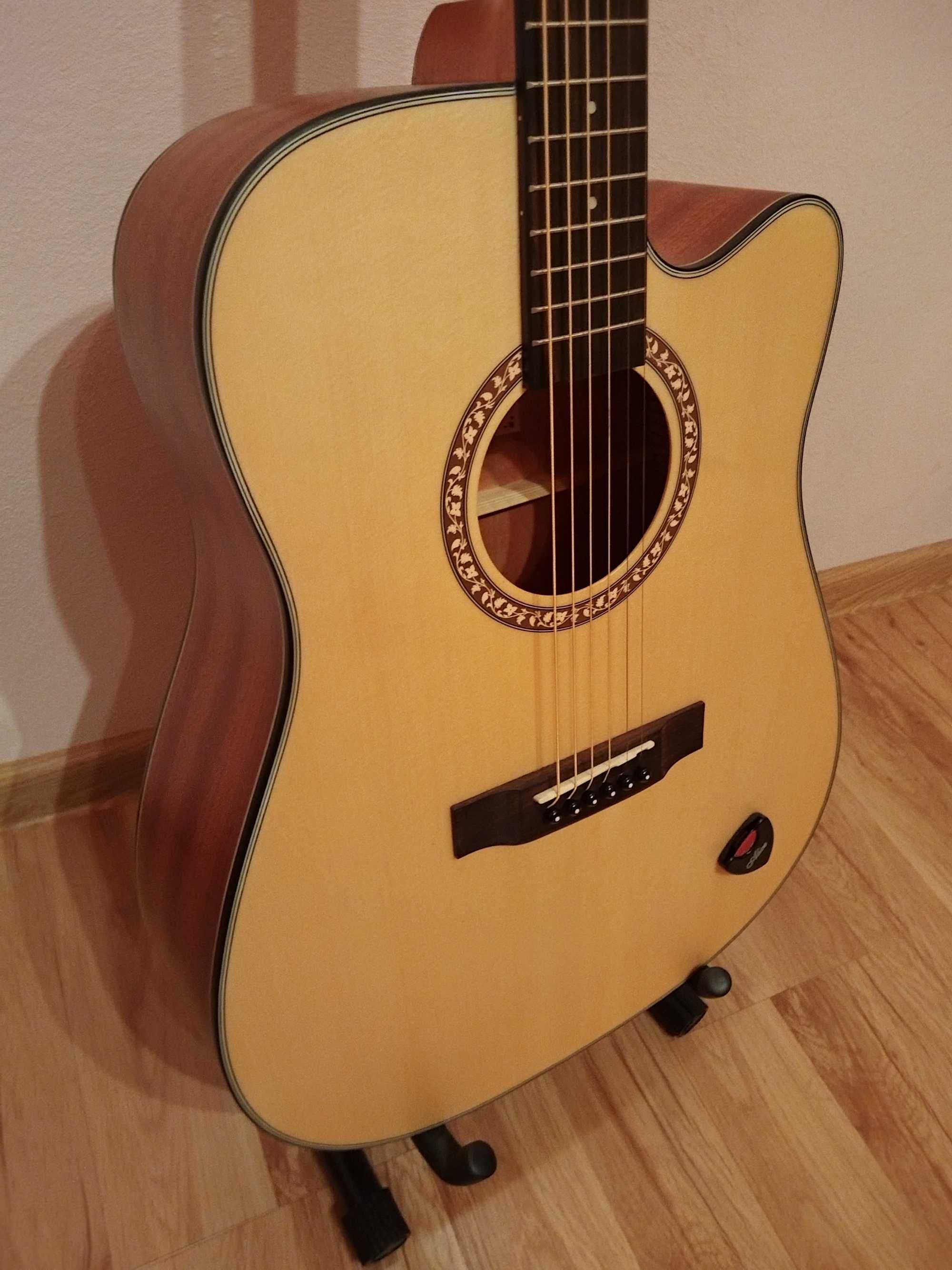 Gitara akustyczna Riverwest