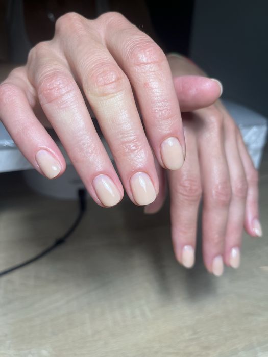 Маникюр на Победе