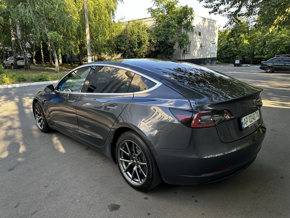 Tesla Model 3 RWD Mid Range 12.2018