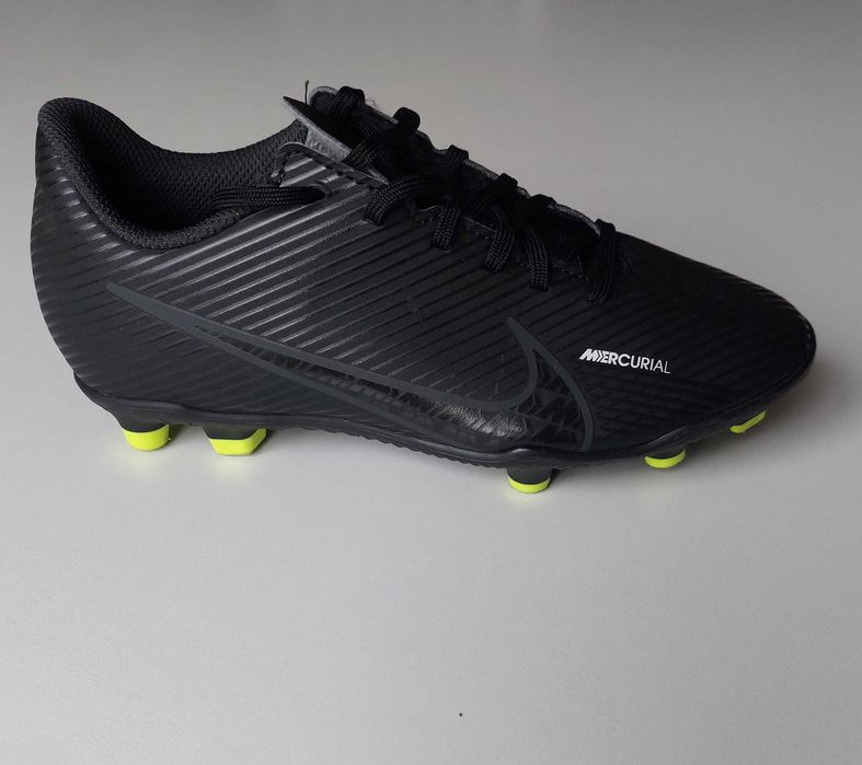 Chuteiras Nike, tamanho 33