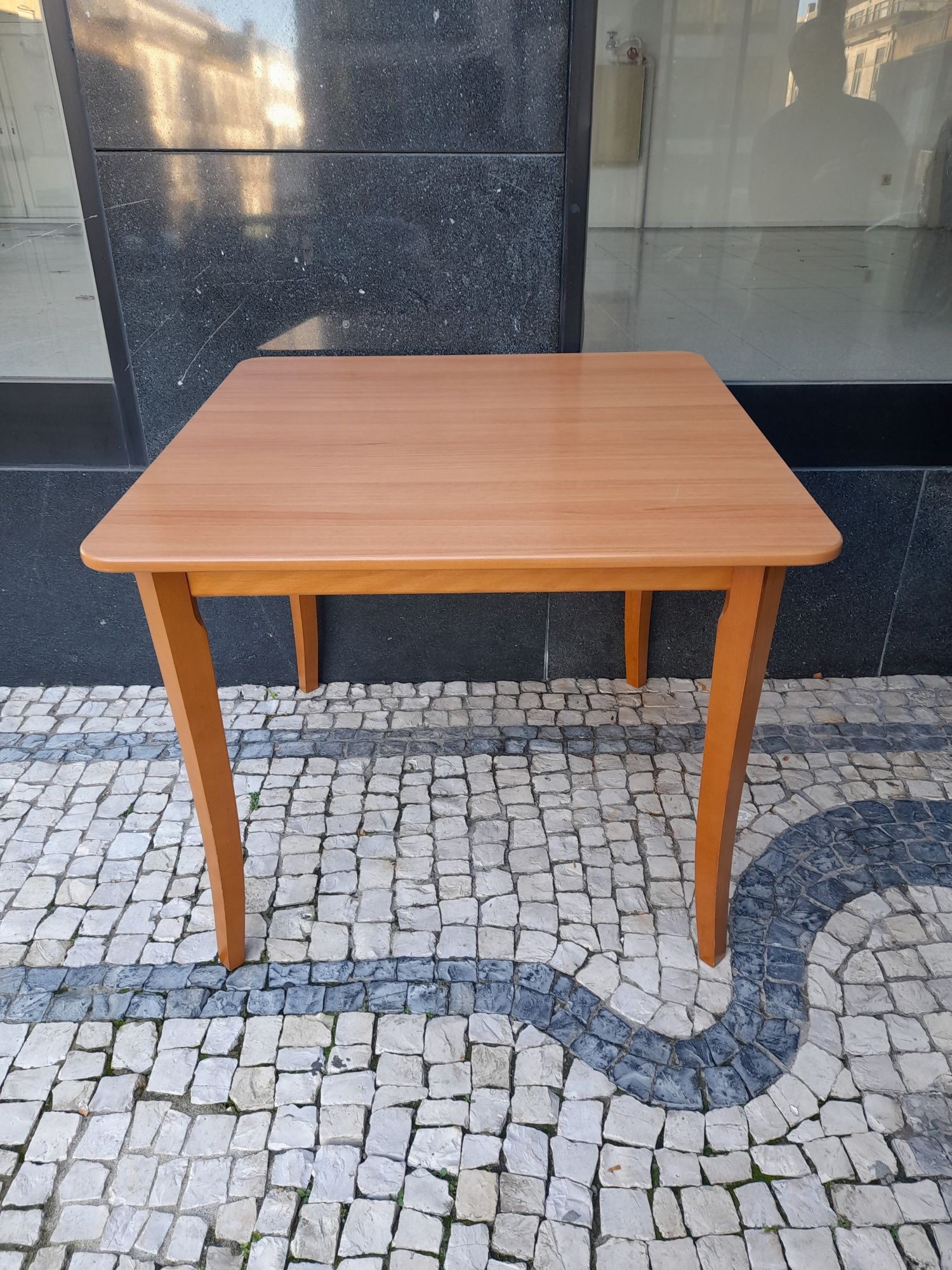 Mesa em Madeira com folheado quadrada - Mesa de centro ou apoio - TOP